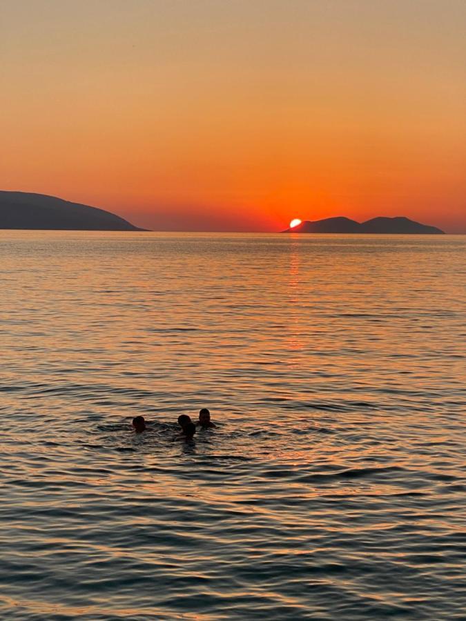 Paradise Beach Hotel Vlore Exterior photo